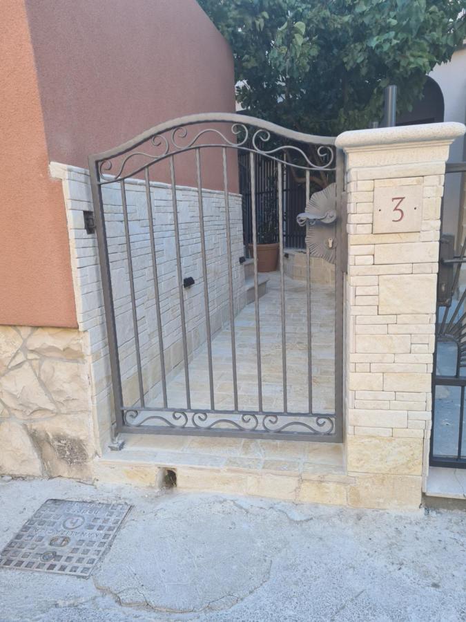 La Corte Di Kate Biograd Na Moru Buitenkant foto
